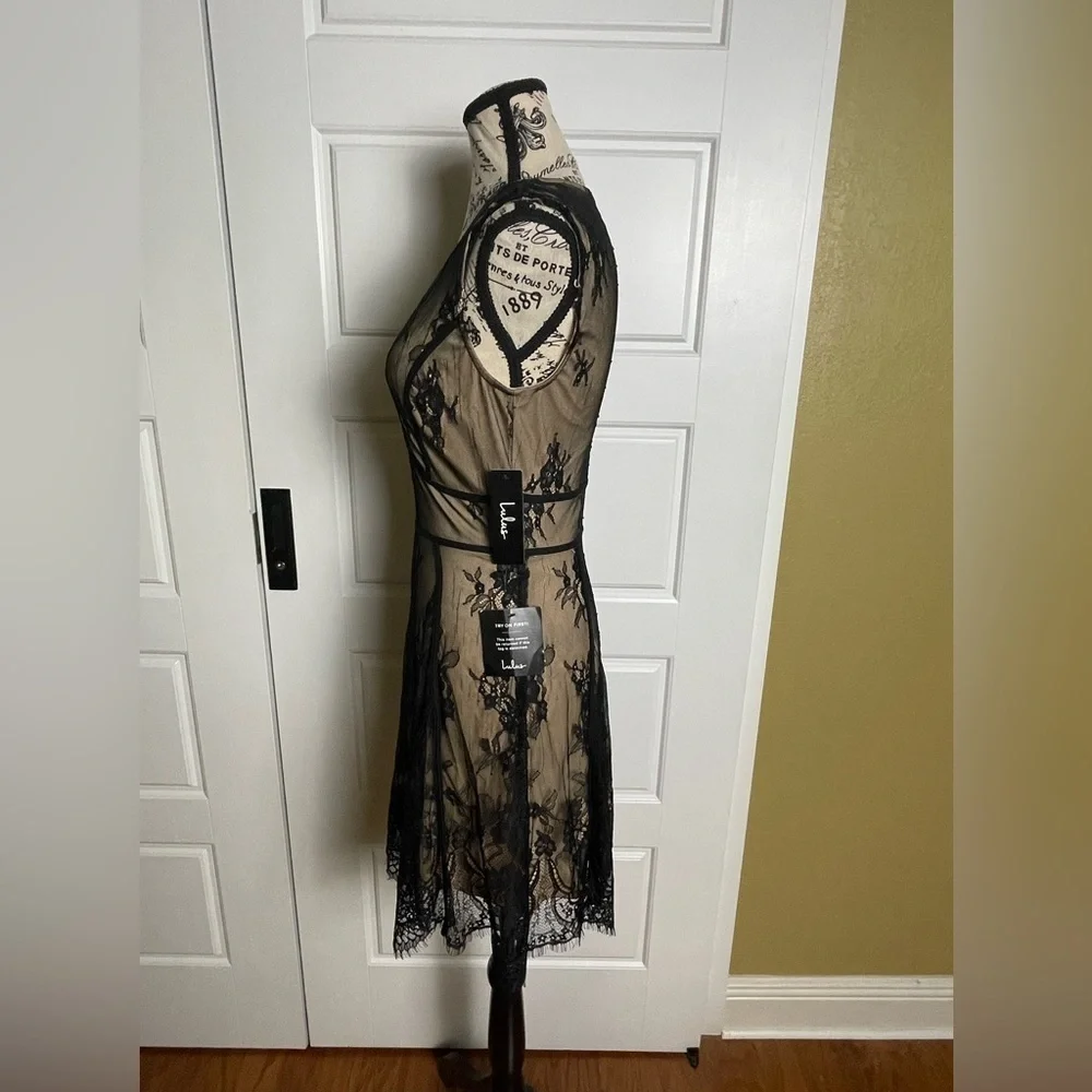 NWT lulus Liano Black Lace Skater Dress